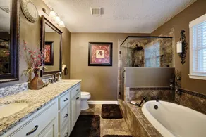 Peaceful Lakefront, Spectacular View, Spacious 2 Level, 30 Min from Auburn - Image 2