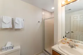 Condo close to cross-country trails, golf, town amenities, ski resorts - Image 4