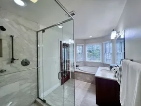 Fantastisches 5 Schlafzimmer, 4 Badezimmer mit neuem Pool und Whirlpool - Image 4