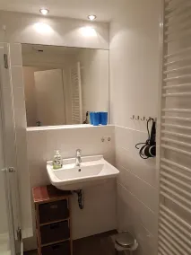 Modern, bright 2 room apartment at the harbor - Image 2