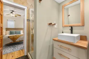 Lavish Retreat in Old Town - Walk Everywhere! - Image 4