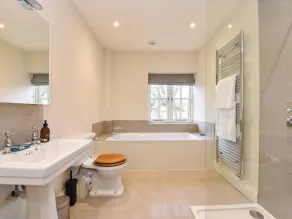 3 bedroom accommodation in West Burton - Image 2