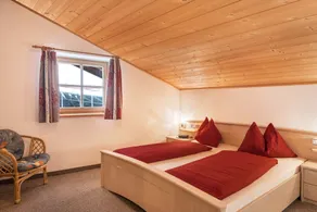 Appartement 'Ladinser Hof Reiterstube' avec vue sur la montagne, jardin partagé et Wi-Fi - Image 4