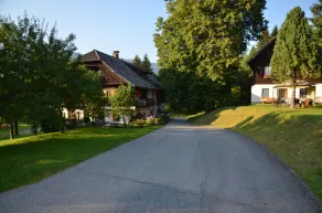 Vacation apartment in peaceful farm with garden - Image 4