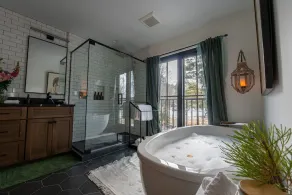Luxury Douglas Beach House - Image 3