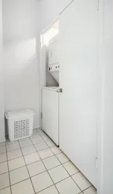 7ème étage moderne spacieux 2BR w / superbe vue sur la plage et la baie - Image 3