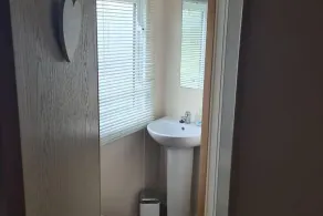2 Bed Lodge - Sleeps 5 - Parking - Pets - Wifi - Image 5