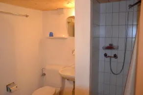 Außenbereich: Ferienhaus für 6 Personen, Balkon und Terrasse mit Gartenmöbeln -Innenbereich: 80 m2, - Image 3