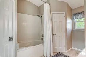 Elegant home in the heart of Westfield Perfect for family gatherings - Image 3