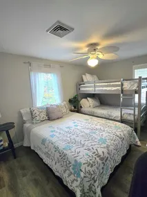 Steps from the beach,  Lakeview with Hot Tub - Image 5