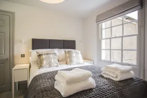 Central Bath Skandi Apartment – Artizan's Nest - Image 2