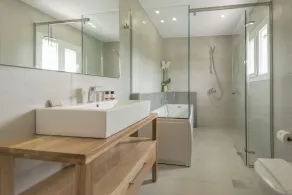Three Bedroom Maisonette with Sea View and Pool View - Image 2