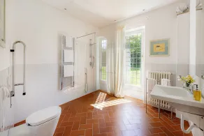 Charming Farmhouse with Private Pool among Vineyards - Image 3