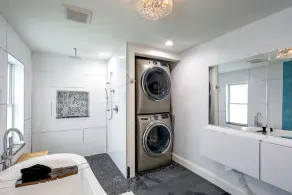 Artsy City 3 Bedroom - Image 2