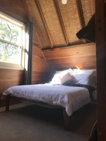 Unique Rockhouse,  private jacuzzi, bush views - Image 4