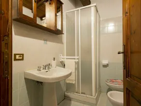Bonito apartamento en villa para 6 personas con WIFI, piscina, TV, patio y mascotas permitida - Image 2