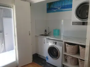 Ritchy at Manyana is a newly built, stylish open plan modern beach house - Image 2