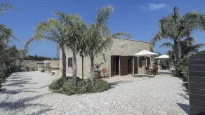 Luksus villa med udendørs jacuzzi til 10/12 personer. - Image 3