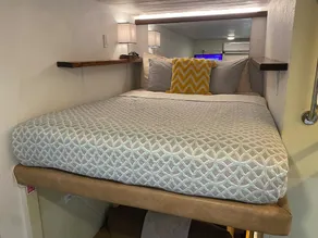 Lazy Loft: Tiny Room Loft Queen w Pool - Image 5
