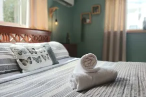WALK TO MARRIOTT BEACH - CLEAN AND COZY FAMILY FRIENDLY HOME - PRIVATE POOL! - Image 3