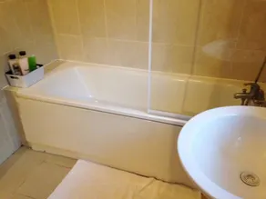 CV225AA 1 Bedroom-Near Rugby School-Ground Floor-WiFi-Self Check In - Image 3