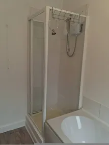 Spacious Leeds Home Sleeps 6 with Free Street Parking - Image 2