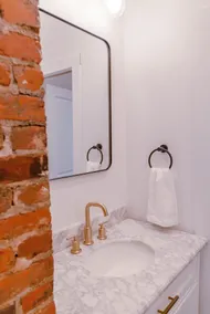 (Sleeps 22) Renovated House 5 Minutes to Downtown - Image 3