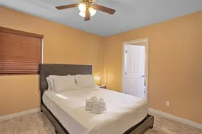 Relaxing Poolside Getaway in Henderson: Sleeps 10 for Ultimate Comfort! - Image 5