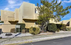 Beach Block Retreat w/Patio, Off Street Parking, Linens & Towels, Beach Gear - Image 2