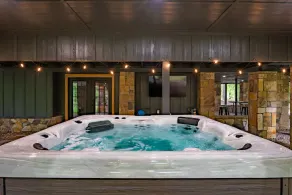 Black Bear Lodge 🐻 5 Private Acres + Hot Tub + Fishing + Games - Image 2