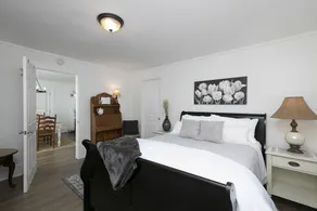 Charming Country Cottage Retreat -  Walking distance to Downtown - Image 5