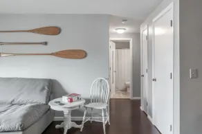 2BR Apt.  Sunny & Open with Balcony, car port, pool, bikes - Image 4