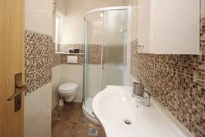 Holiday apartment with terrace and air conditioning - Image 2