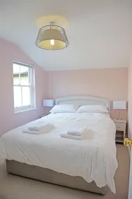 One bedroom apartment with Cathedral View in Historic Town of Bury St Edmunds - Image 4