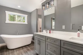 New Home! Quiet location- only 3 minutes to Notre Dame- Sleeps 12 - Image 4