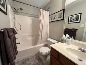 *NEW* Cheerful 4 Bedroom Home-Pet Friendly - Image 5