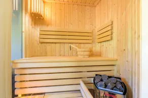 Apartament Podróżniczy z prywatną Sauną blisko Elementsa - 5D Apartments - Image 2