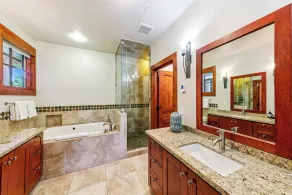 Remodeled Luxury Lakeview w Fireplace Hot Tub Gym PEAK SS13 - Image 2
