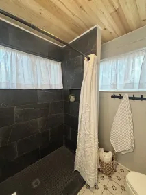 Perfectly located cottage in the heart of town! Walk to everything! - Image 4