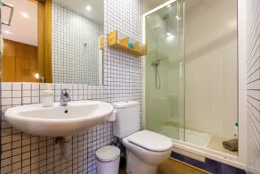 Fantastic and Bright Apartment in the Heart of Gothic area 10 min from the beach - Image 4