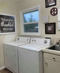 4 BEDROOM House across from River in Best Roseburg area! - Image 2