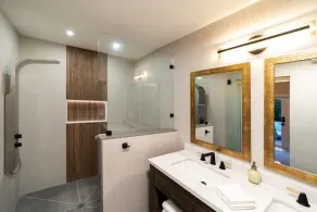 DIAMOND ESTATES: MIAMI - 6 QUEEN, 3 FULL BATH, POOL, BAR ROOM, BALCONY - Image 2
