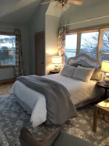 Private, secluded waterfront cottage - pool and hot tub feet from the back door. - Image 2