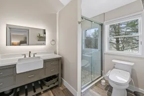 Newly renovated, convenient to area attractions yet very serene - Image 3