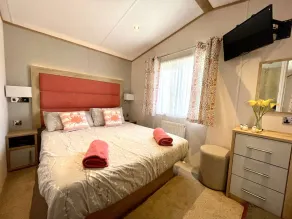 Norfolk Lodge with private hot tub - Image 5