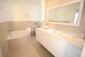 Top-modern,comfortable duplex apartment with large roof terrace 100m to the sea - Image 4
