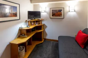 3106- One Bedroom Den Deluxe Powderhorn Lodge - Image 4