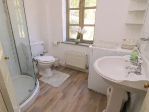 GARDEN COTTAGE, romantic, character holiday cottage in Black Bourton - Image 2