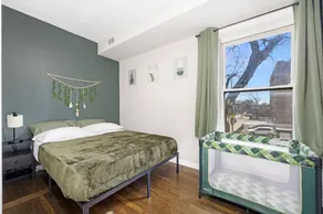 Spacious 3 Bedroom Apartment - 10 Minutes to Downtown - Sleeps up to 10 - Image 5