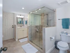 Beauty on the Beach........take a look at this exquisite property............ - Image 4